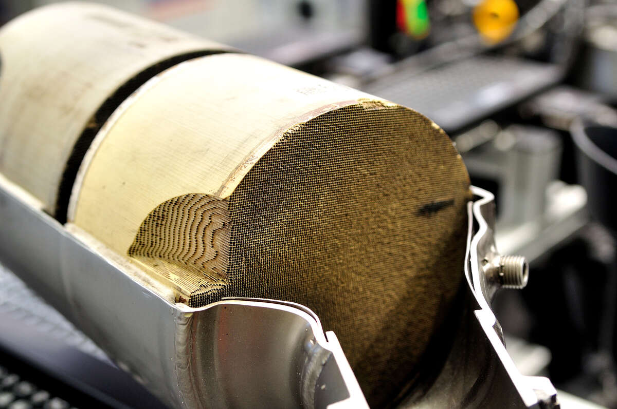 Expert view: Why now is the right time to invest in a handheld XRF for catalytic converter analysis